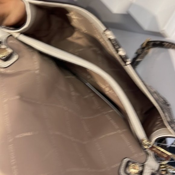 Michael Kors Sonia Medium Snake Embossed Shoulder Bag Natural - Picture 7 of 16